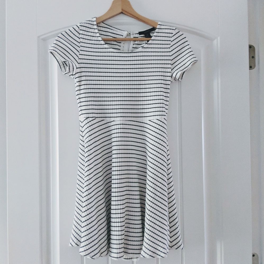 Forever 21 Striped Short Sleeve Dress